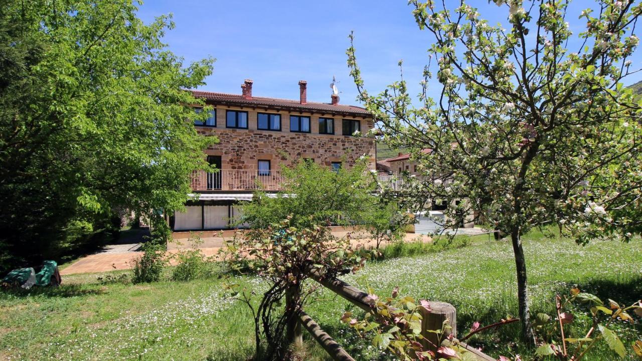 La Romanika De Fellini San Martín de Elines Exterior foto